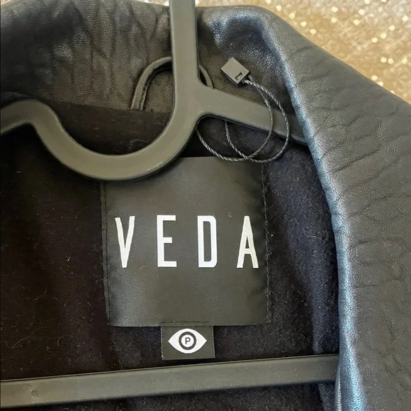 Veda Jayne Classic Black Leather Jacket - Picture 2 of 5